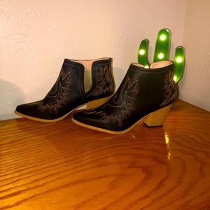 Women’s Western Booties